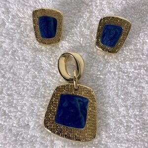 Vintage Gold Tone & Blue Chunky Jewelry Set Pendant Clip On Earrings